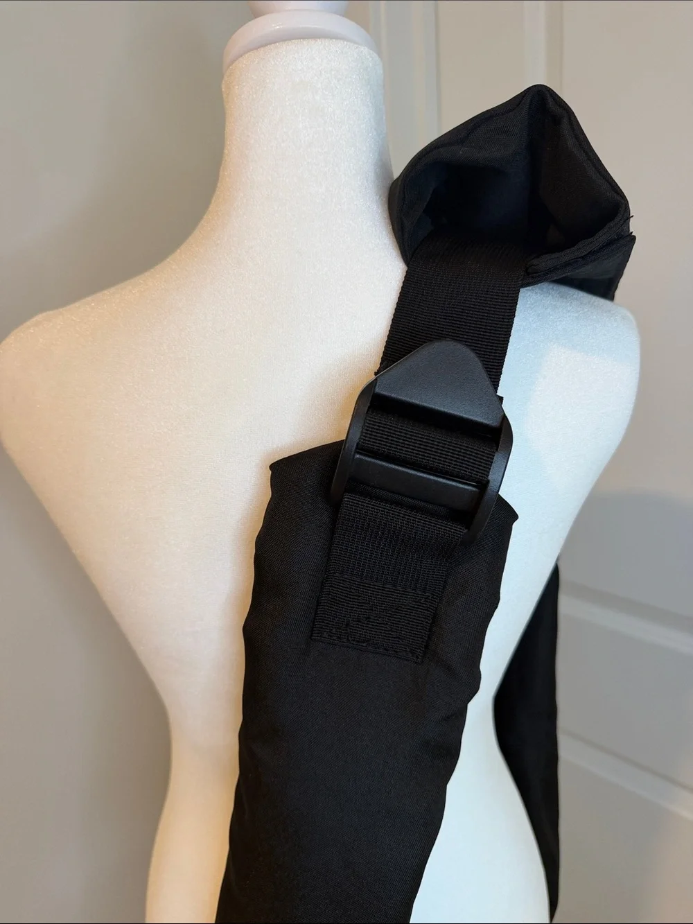 Black Hands-Free Pet Carrier Sling with Pocket